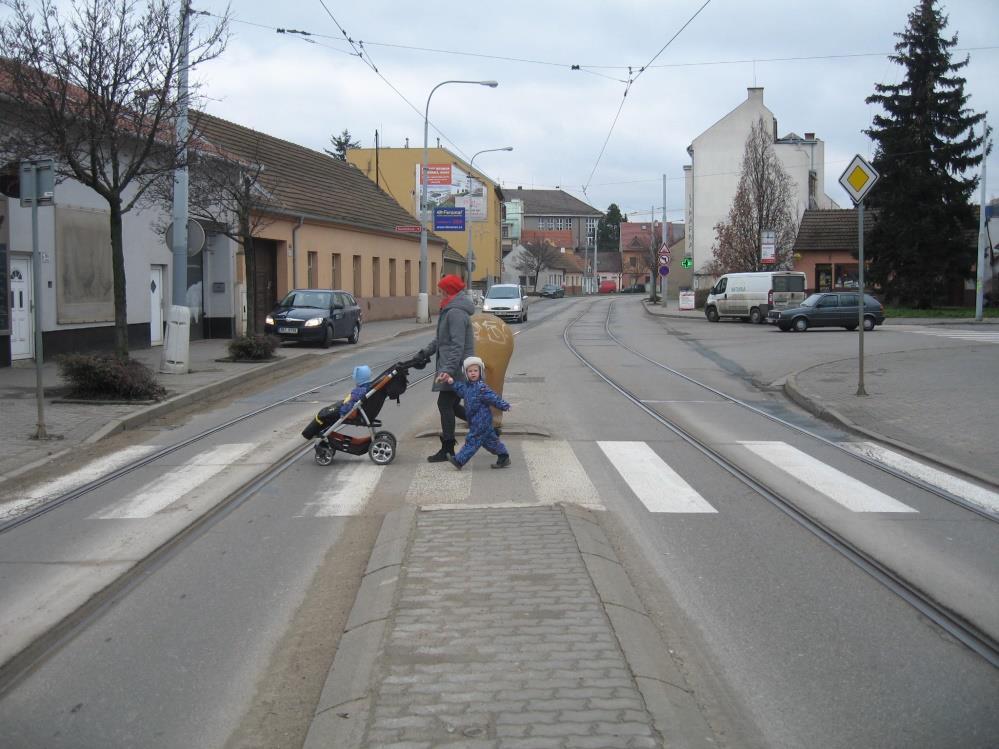 Zastávka během cca 15 let provozu osvědčila svou funkčnost a přechody na této zastávce jsou v posuzovaném úseku II/374 patrně jedinými místy, kde lze vcelku bezpečně a bez čekání přejít.