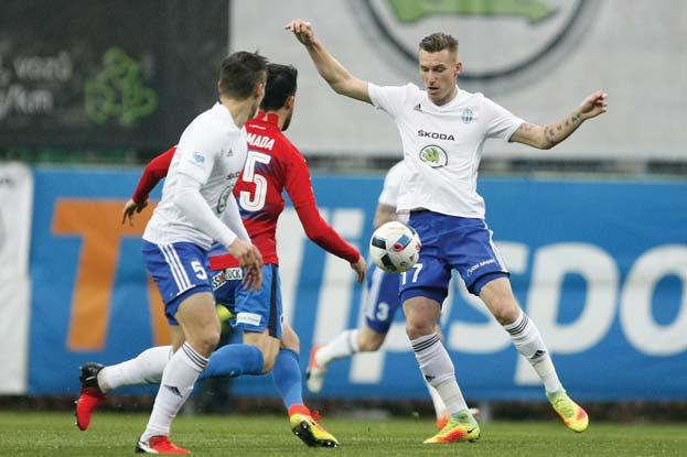 Boleslav ze čtyř ligových utkání na svém hřišti pouze jedno vyhrála (nad Brnem 3:0) a tři prohrála (s Olomoucí 1:2, Spartou 0:1 a Libercem 0:3) a při souhrnném skóre 4:6 s třemi získanými body je