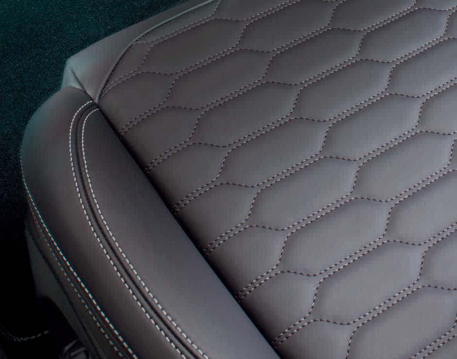 FORD FIESTA Barvy a potahy Dostupná kombinace *Za příplatek Poznámka: