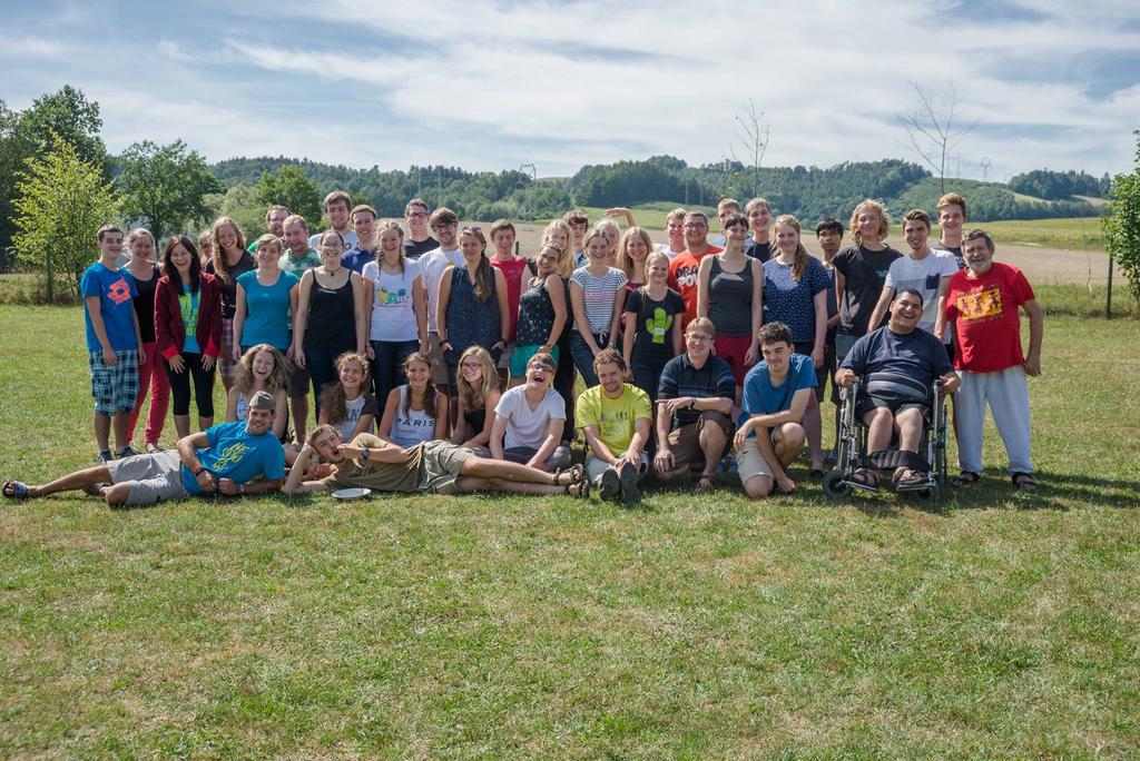 (nejen) křesťanských kapel a sólistů především z Ostravska. Součástí festivalu je taky praktické zapojení účastníků do nácviku písní a hudební teorie.