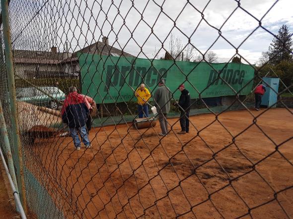 TC Dvůr Králové, z.s. 17. listopadu 485 544 01 Dvůr Králové nad Labem email vybor@.cz Tramvaj jarní brigáda V sobotu 22. 4. proběhla brigáda ve sportovním areálu Tramvaj.