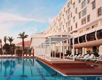 Hotel Isrotel Ganim Hotel s vysokým standardem služeb vás nadchne nejen díky krátké vzdálenosti k pláži Mrtvého moře, ale také díky lázeňským službám či skvělému programu pro děti.