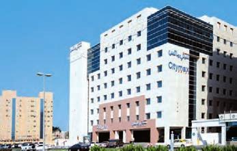 centra Wafi. Hotel pravidelně organizuje bezplatnou dopravu do vybraných obchodních center v Dubaji a na pláž. Vstup do plážového parku, lehátka a slunečníky jsou za poplatek.