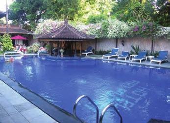 Hotel Ari Putri Levnější ubytování, vhodné pro ty, co chtějí poznávat krásy ostrova a pláže. Jihovýchodní Asie > INDONÉSIE Bali kuchyní, bar, bazén, lehátka u bazénu, malé fitness.