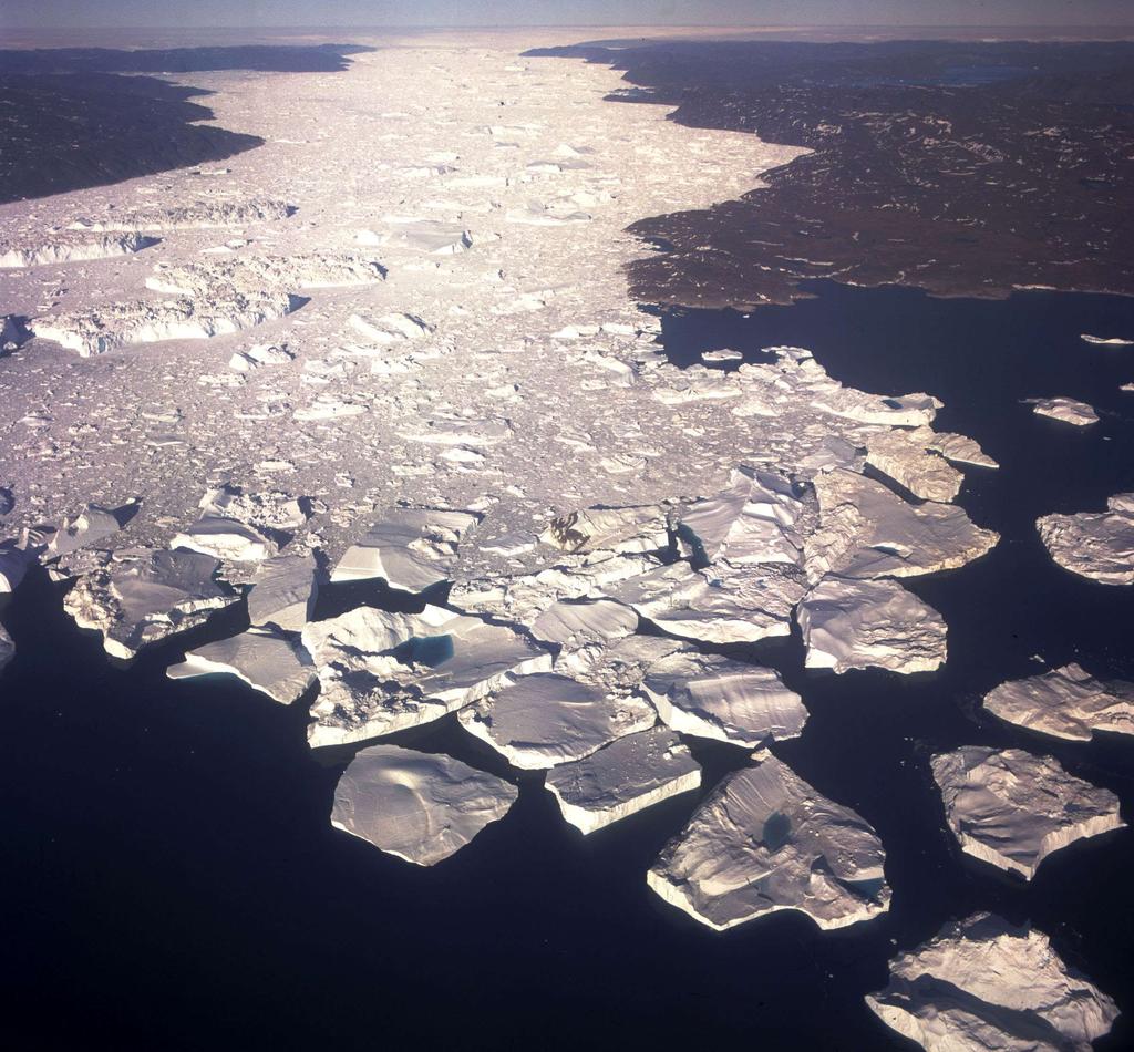 Ledový proud Jakobshavn v Grónsku Odtok z velkých grónských ledových