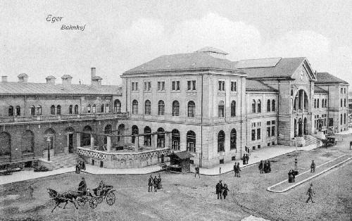 V roce 1860, kdy ještě nebyla Buštěhradská železniční dráha v provozu, bylo množství vytěženého uhlí ze sokolovského a chebského hnědouhelného revíru 102 625 tun.