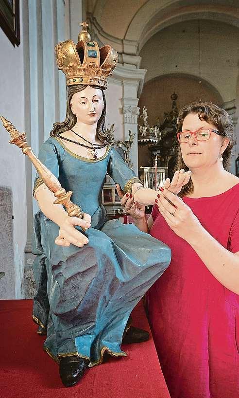 Vzápětí jsem zjistila, že v soše Panny Marie je složitý kloubový systém, pomocí kterého může hýbat rukama adásepřestavět na Královnu nebe, vylíčila Klára Vaňáková.