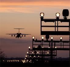 Vybavení řízených letišť Řízené letiště musí být vybaveno podle charakteru převládajícího provozu.