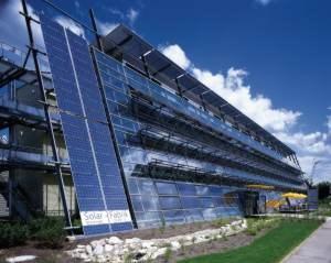 Fotovoltaika integrovaná do budov Building Integrated Photovoltaics (BIPV) architektonická variabilita vztah k životnímu