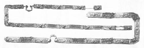 Dva stříbrné pozlacené opasky z Černčína. Oblíbeným šperkem byly i tzv. Fede rings. Byly populární v celé Evropě od 12. až do 18. století.