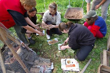 Reportáže a fotodokumentaci z našich výchovně vzdělávacích akcí v přírodě naleznete na www.meluzina.info.