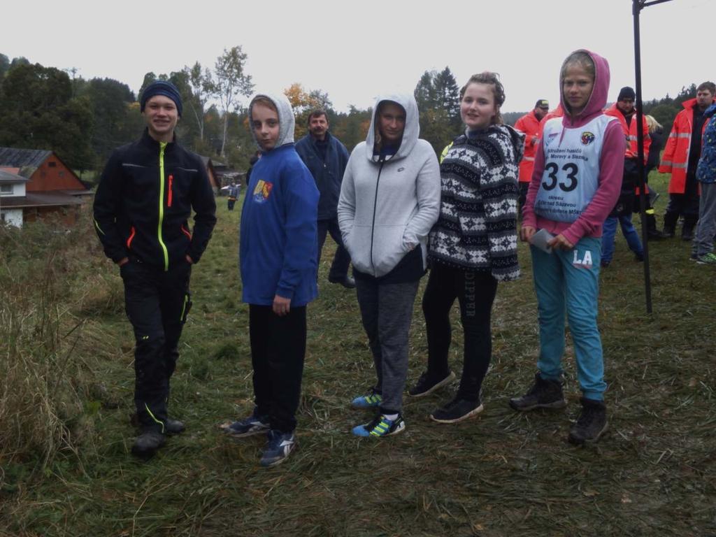 Přes nepřízeň počasí se obě pětičlenné hlídky snažily zaběhnout, co nejlepší čas. Konkurence byla veliká.