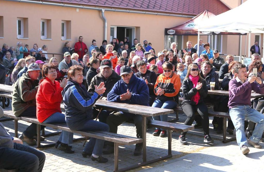 Okénko do školy Koncem měsíce září jsme oslavili 120. výročí otevření nové školní budovy a 40. výročí mateřské školy.