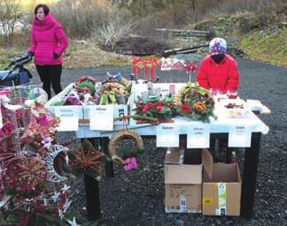 Vánoãní nedûle na návsi v Homoli u Panny První adventní nedûli bylo na návsi v Homoli u Panny, a také na plácku pfied tzv. Bendovnou, Ïivo.