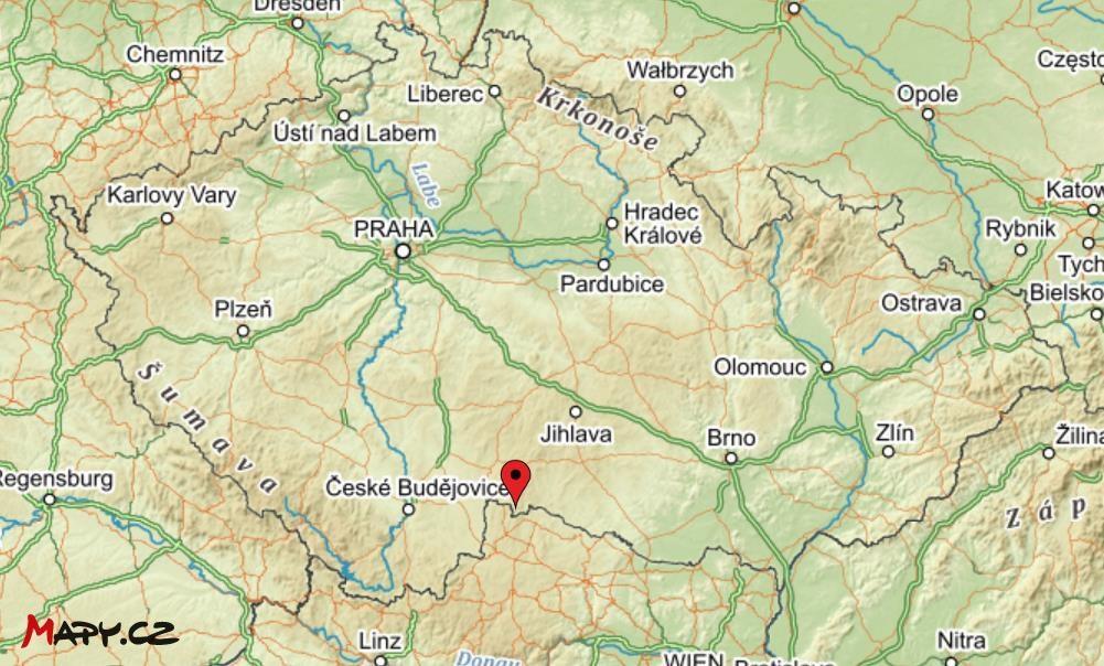 Katastrální území mají ve vlastnickém právu Česká republika s těmito pozemky mají právo hospodařit Lesy České republiky a Jihočeský kraj, který spravuje silnici