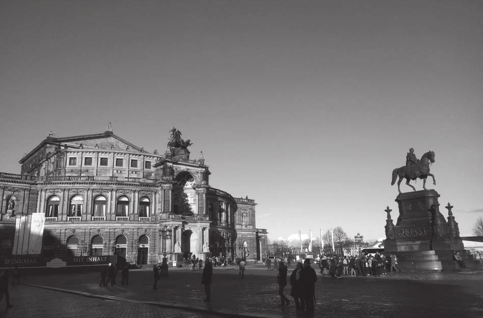 VÝLET ZA DIVADLEM DRÁŽĎANY Na začátku prosince vyrazil Klub patronů nedaleko za hranice do německých Drážďan, hlavním cílem byla Semperoper a vynikající operní