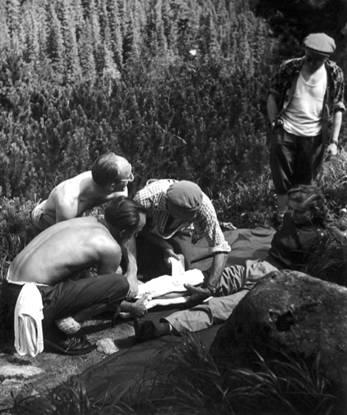 História horskej záchrany 1950 vznik Horskej zdravotnej záchrannej služby v Nízkych Tatrách, Malej a Veľkej Fatre 1954 vznik profesionálnej a dobrovoľnej HS v Západných Tatrách - Roháče 1955