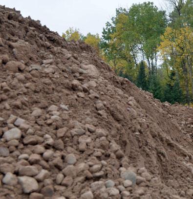 NAVENEK VÝKONNÝ UVNITŘ KOMFORTNÍ VYJÍMEČNÁ STABILITA S pevným podvozkem (šasi)