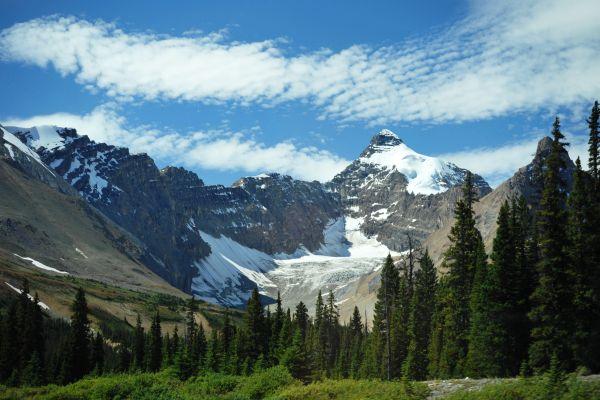 Na území parku leží městečko Banff, jež je považováno za turistické centrum oblasti. Po příjezdu do Banffu si projdeme městečko, uděláme si výlet k vodopádům.