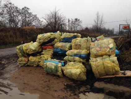 SVOZY DRUHOTNÝCH SUROVIN Směsný plast - žluté pytle: - naplněné žluté pytle se svážejí 1x týdně (v pondělí) od domů na