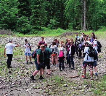 hezké celoroční spolupráce. Tehdy bylo nejdůležitější seznámit se s týmovým soupeřením, následoval společný oběd a návštěva Medvědí jeskyně.