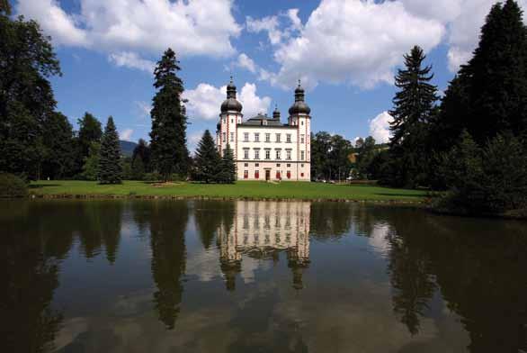 Vrchlabský zámek Z Vrchlabí do Horní Branné Zámek Vrchlabí KCEV Krtek, Vrchlabí Klášterní zahrada, Vrchlabí Krkonošské muzeum Čtyři domky, Vrchlabí Harrachovská hrobka sv.