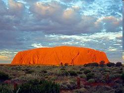 Cestovní ruch V Austrálii se nachází největší monolit na světě-jeho název je