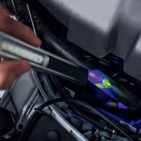 USB portu a DC/AC (s nabíjecím kabeem) Snadné uchopení a povrch odoný vůči špíně Havní výhody Penight 150 UV-A (LEDIL106) Tříetá