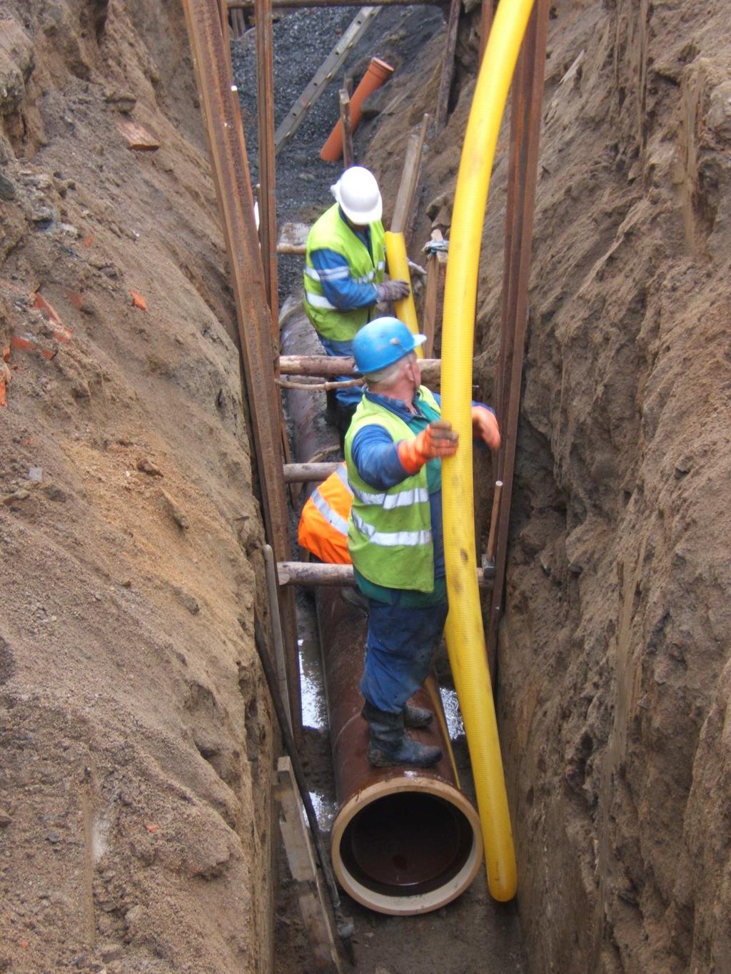 FÚ Klatovy kanalizace Obec Bezděkov rekonstrukce vodovodu Další zakázky, jejichž realizace pokračuje v roce 2012: Obec Petrovice u Sušice vodovod Obec Týnec splašková kanalizace