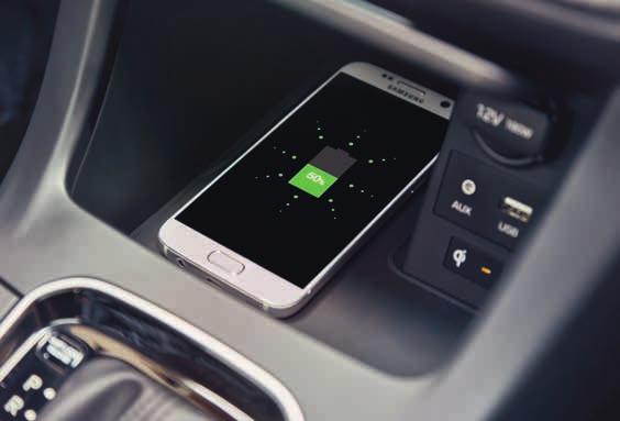 poskytující mimo jiné propojení telefonu přes aplikace Apple CarPlay a Android Auto *. Apple CarPlay je registrovanou ochrannou známkou společnosti Apple Inc.