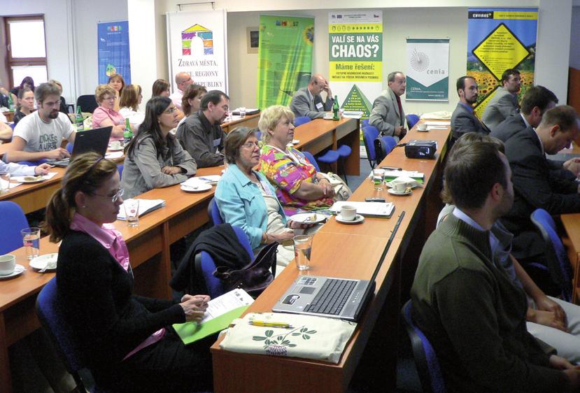 Účastníky seznámil s výsledky projektů Partnerství pro udržitelnou spotřebu a výrobu (nositelem je CENIA) a Partnerství pro udržitelnou výrobu a služby (nositelem je ENVIROS).