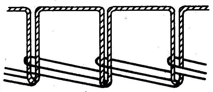 6... Dvounitný řetízkový steh Tento steh (Obrázek 5) se tvoří kývavým smyčkovačem s kombinovaným pohybem. Mimo to smyčkovač vede spodní nit [].