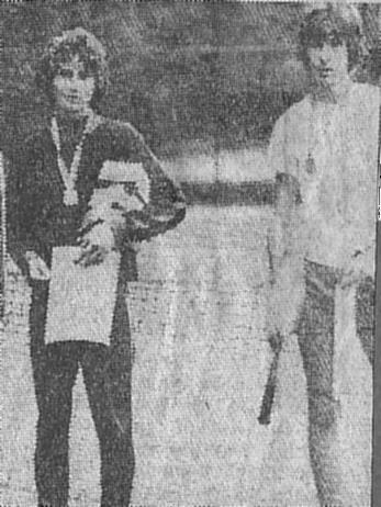 V roku 1976 sa pod vedením pána Hlavatého, a neskôr i pána Kepperta, do súťaží zapojilo aj družstvo žiakov. Zľava: J. Keppert, M. Karaffa, A.