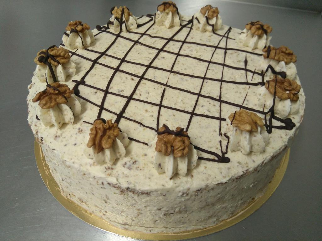 Ořechový dort Makovo-švestkový dort Ořechový dort s ořechovým máslovým krémem