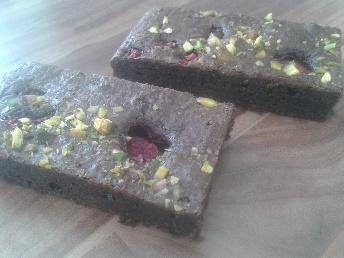 kondenzované mléko, vanilka 30 Kč / ks Čokoládové brownies s pistáciemi a