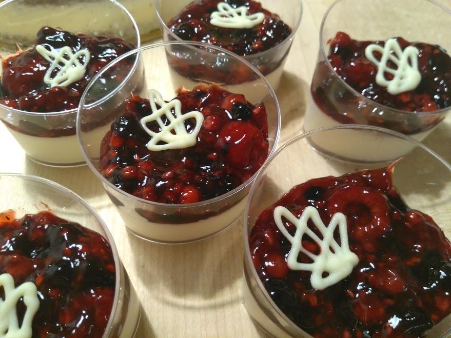 Domácí Panna cotta Kokosová panna cotta s mangem Smetanová panna cotta -