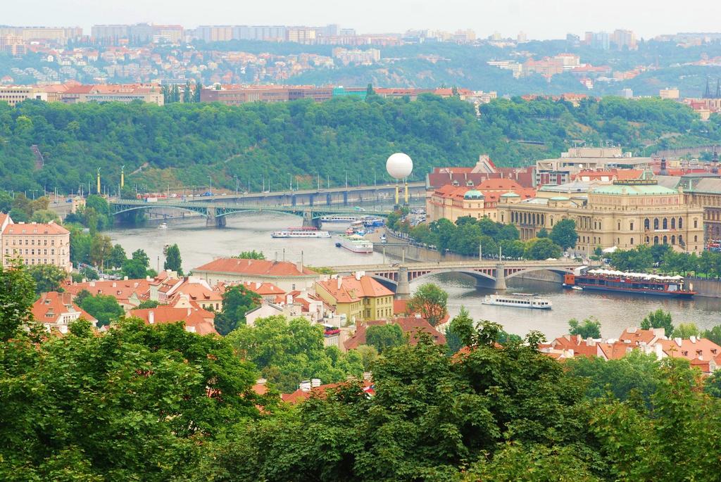 Ekosystémové služby ve městě Zadržování půdy a prevence sesuvů Estetické hodnoty Tlumení povodní Regulace odtoku vody Regulace kvality ovzduší