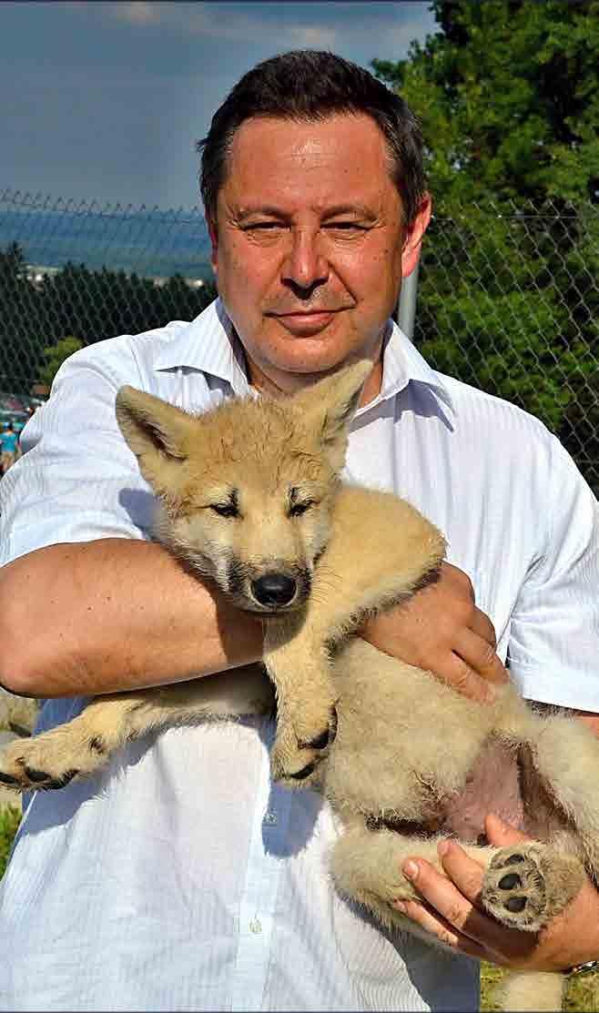 1. Úvodní slovo ředitele zahrady ZOO Tábor Vážení přátelé ZOO Tábor, máme za sebou první celý rok provozu zoologické zahrady v Táboře od jejího otevření v červnu 2015.