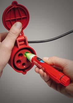 Zkoušení točivého pole Zelená = pravotočivé pole Zkoušení přerušení kabelu Ukazatel směru točivého pole TRITEST pro TRITEST easy Displej 4 x červená, 1 x zelená LED zkušební hrot s LED/bzučák