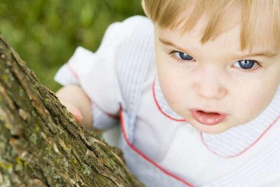 Typ A: vyhýbavá citová vazba (avoidant) Děti se příliš nepřibližují k matce