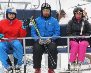 Povinná helma na lyžařských svazích? Úrazy si nevybírají, oprašují poslanci starý zákon zpravy.rozhlas.cz - 28.1.2017 Teď z něj někteří zákonodárci chtějí vyjít.