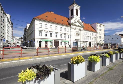 l objem hlíny objem vody zavlažovací systém m přemístitelný s pomocí koleček MAG520 / 521 / 525 / 526 / 528 / 529 Nádoba na rostliny 56l MAG520 38l 14l MAG525 86l MAG521 59l 21l