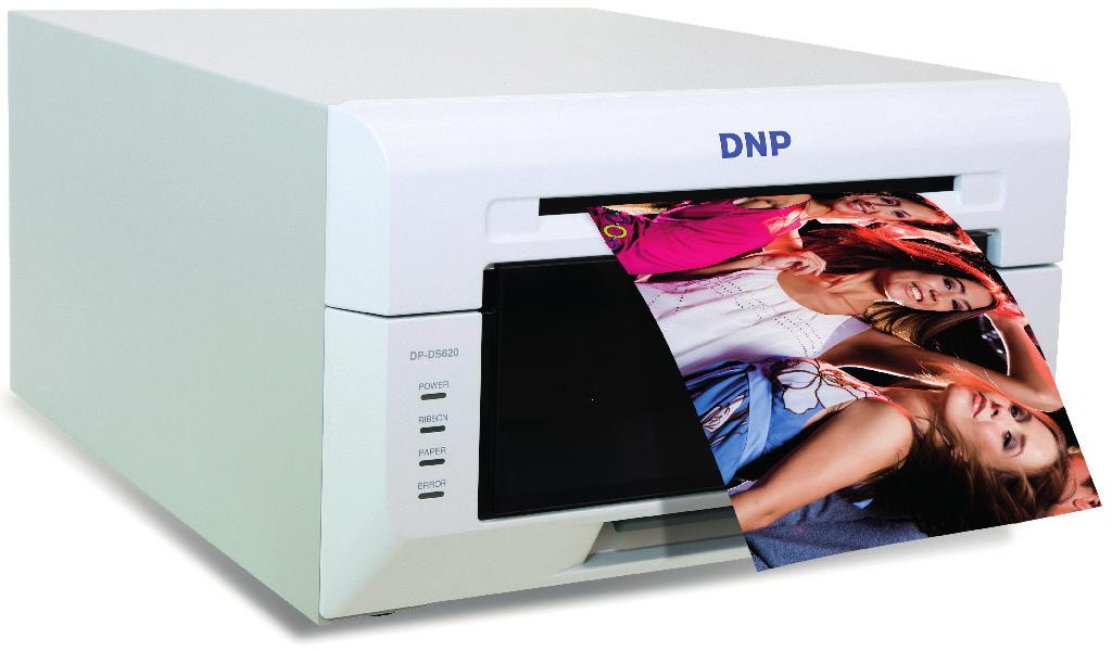 DPH DNP DS620 profesionální produkční foto skárna do šíře 15 cm pro své rozměry a hmotnost vhodná i pro fotobudky 11 různých formátů až do 15x35 cm čtvercové i panorama cké formáty čtyři různé