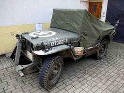 Willys MB/Ford GPW s postaveným oknem Zakrývací plachta