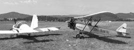 SELČ, letiště Šumperk Pilot pojížděl s UL letounem Racek po provozní ploše ze stojánky před hangárem UL letadel na vyčkávací místo RWY 18 letiště Šumperk.