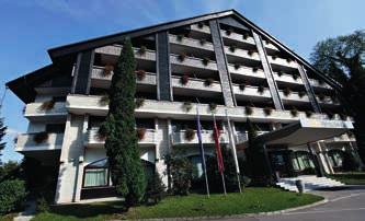 OfIcIÁLNÍ kategorie HOTELU 4* 2 děti do 12 let u jezera CENA ZAHRNUJE: 1 x ubytování s polopenzí/osoba (minimální délka pobytu 3 noci) vstup do 3 hodin denně do bazénů wellness komplexu Živa v hotelu