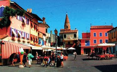 ITÁLIE / Caorle Caorle / ITÁLIE Rezidence HERACLIA Rezidence GRAN MADO POLOHA Nedávno postavená rezidence se nachází v části Caorle Levante, jen pár minut chůze od barů, obchodů, restaurací, a cca