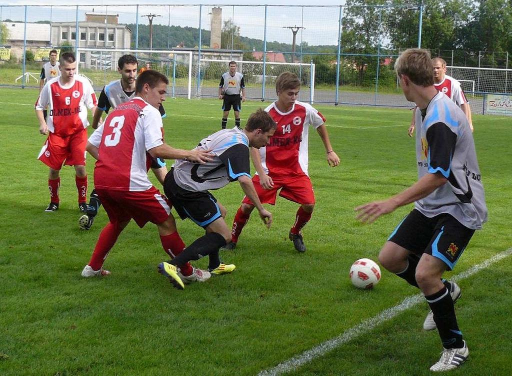 Z fotbalového derby Ludgeřovice Markvartovice Obě mužstva ze sousedních obcí se poprvé v historii střetla