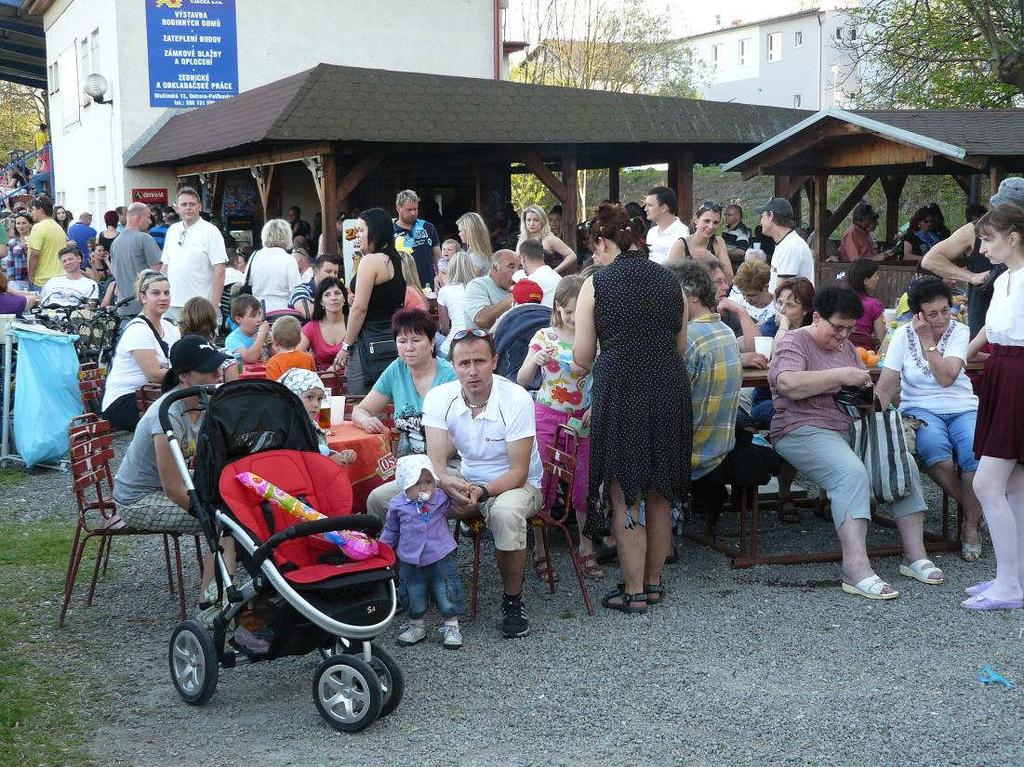 Z tradičního pálení čarodějnic na hřišti TJ Ludgeřovice Letos se konalo v podvečer 30.