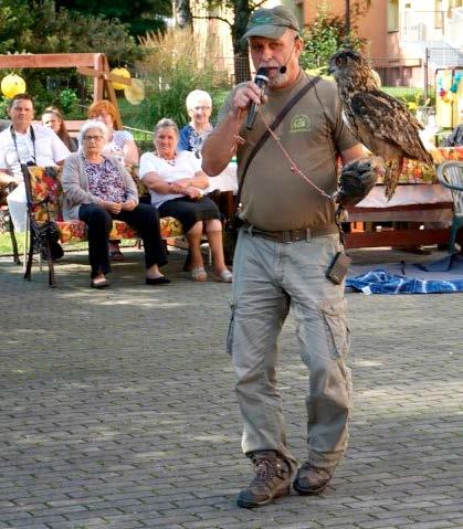 rozkládal terén vhodný k tréninkům. Slezli jsme i skálu, která byla ve filmu Jak dostat tatínka do polepšovny. Tam se jmenovala Dračí zub, zatímco její oficiální jméno zní Skaut, líčil Kováč.